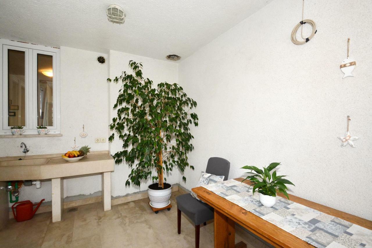 Apartman Vanja Omiš Eksteriør bilde